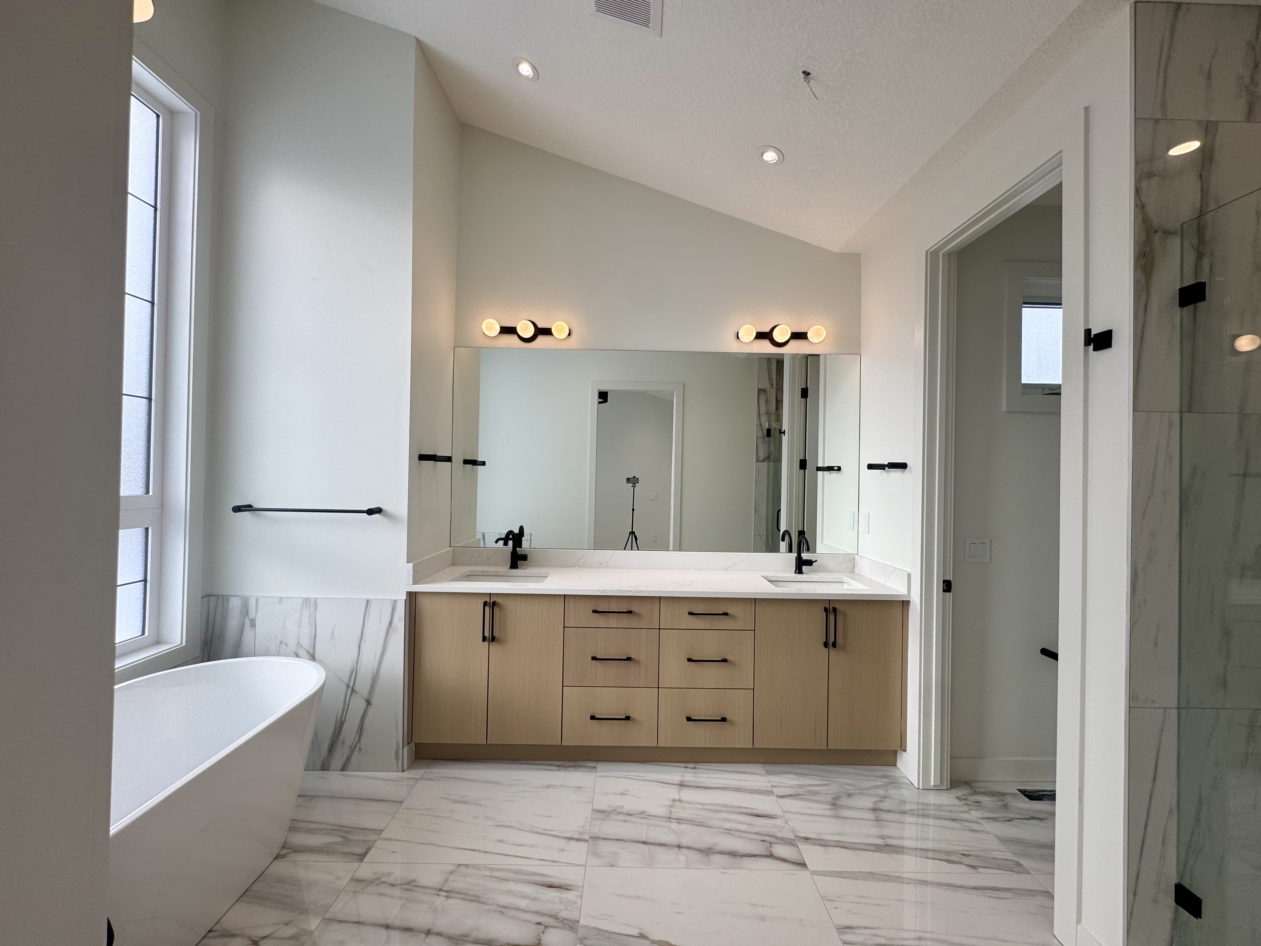 The Bruce - Image 10